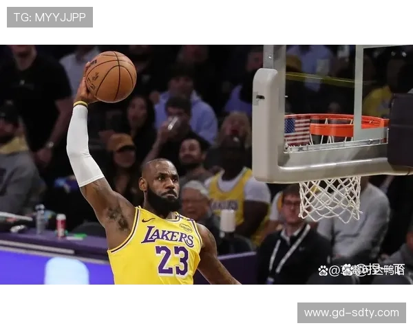 [NBA]詹姆斯26分 客场大胜快船.