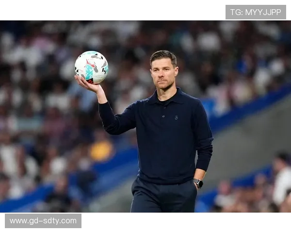 罗马体育报：罗马此前邀请哈维执教球队，但是遭到拒绝